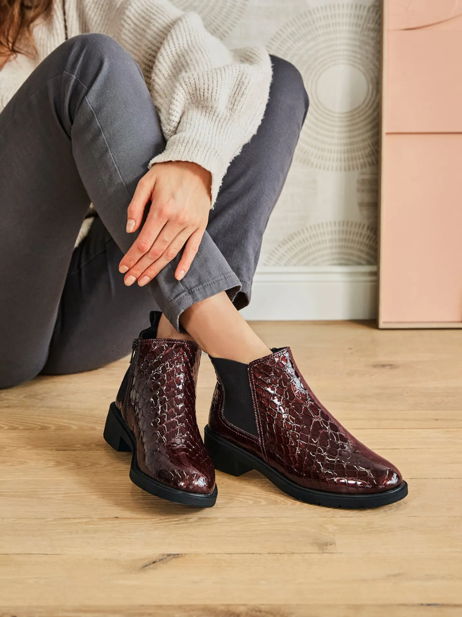 Stiefelette mit Prägung im Kroko-Look