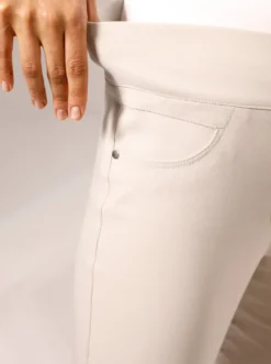 Stretch-Hose in Schlupfform