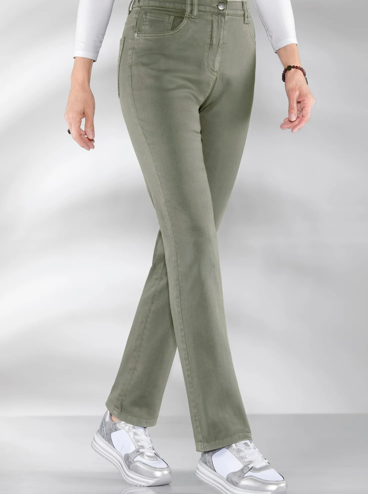 Stretch-Hose mit Nieten an den Taschen