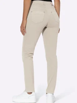 Stretch-Jeans in Röhren-Form