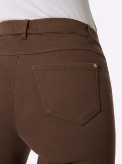 Stretch-Jeans mit Glitzersteinchen