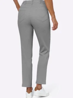 Stretch-Jeans mit Glitzersteinchen hinten