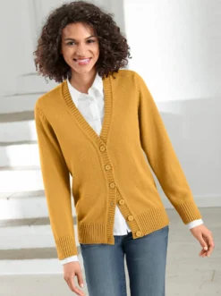 Strickjacke mit farblich abgestimmten Knöpfen