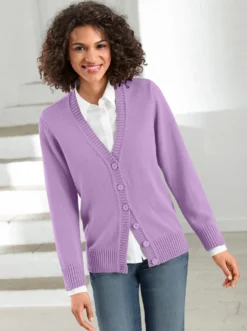 Strickjacke mit farblich abgestimmten Knöpfen