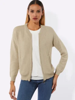Strickjacke mit Glanzgarn und Pailletten