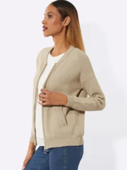 Strickjacke mit Glanzgarn und Pailletten