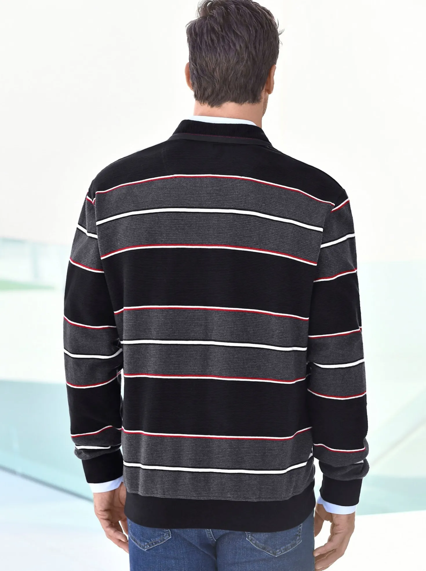Sweatshirt
