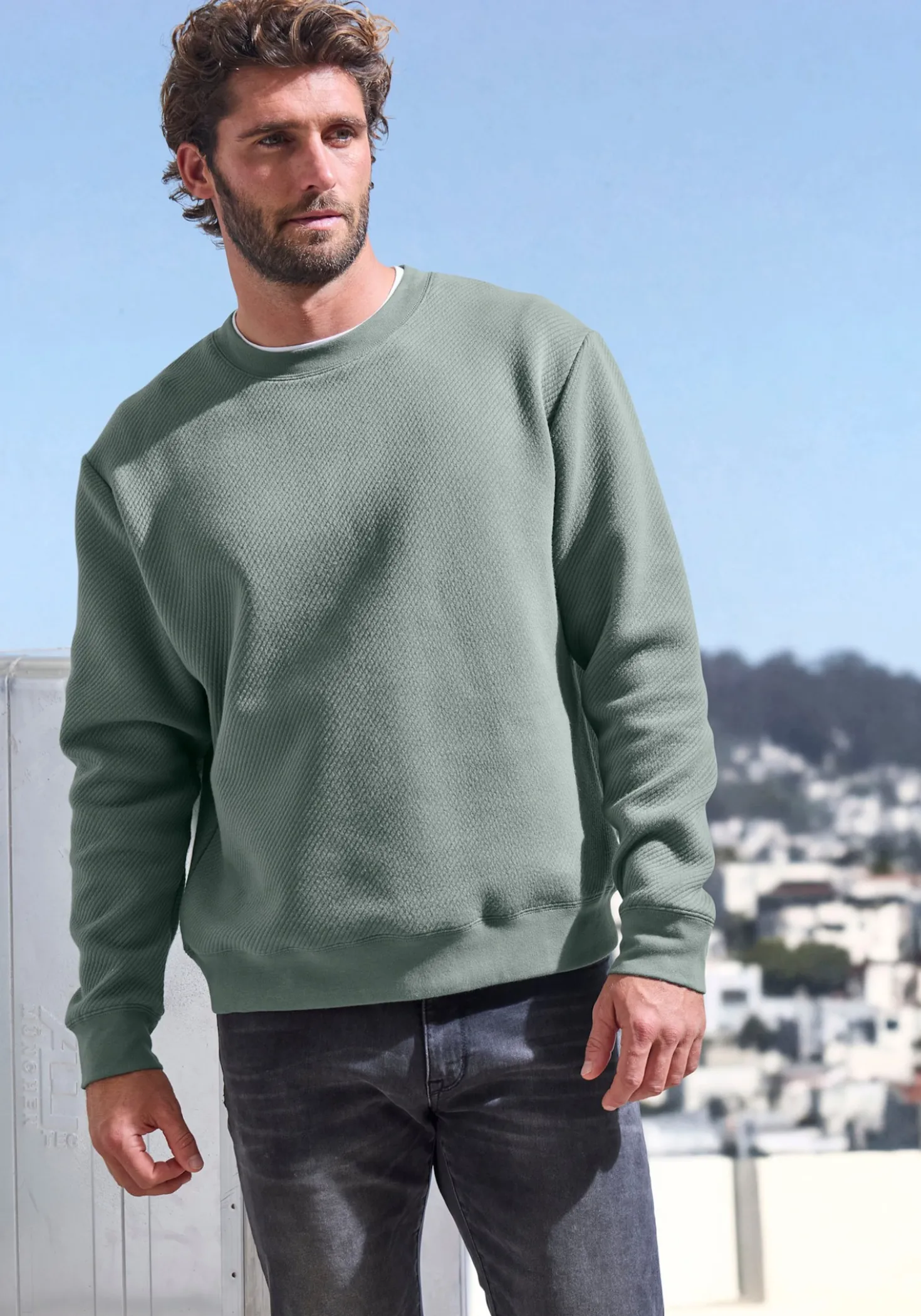 Sweatshirt