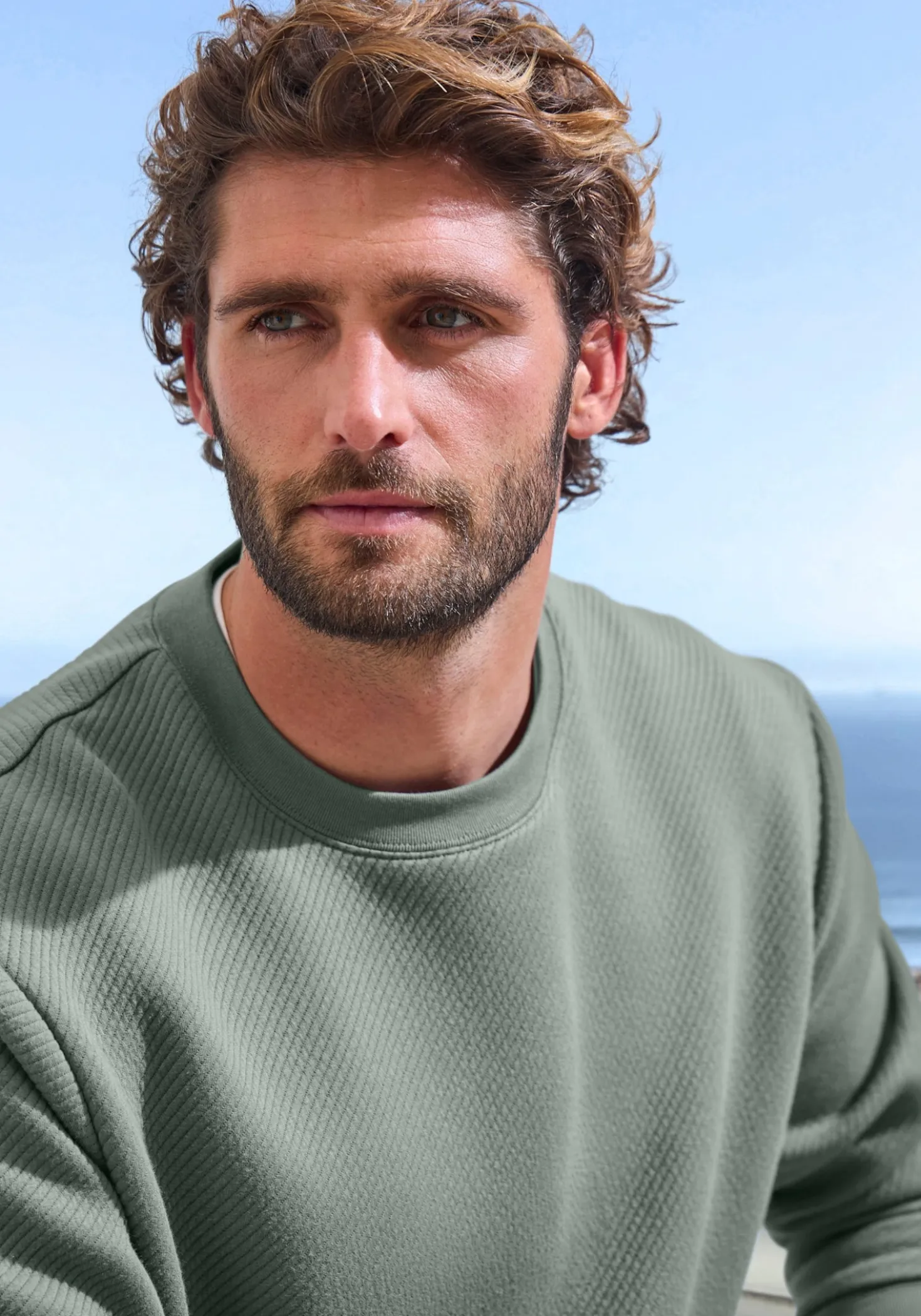 Sweatshirt