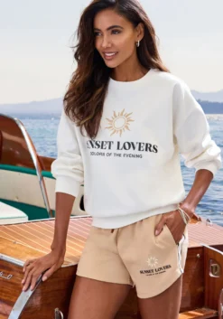 Sweatshirt