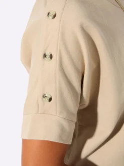 Sweatshirt mit Zierknöpfen an der Schulterpartie