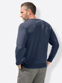 V-Ausschnitt-Pullover