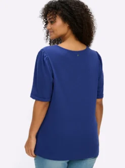 V-Shirt in leicht taillierter Form