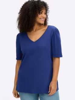 V-Shirt in leicht taillierter Form