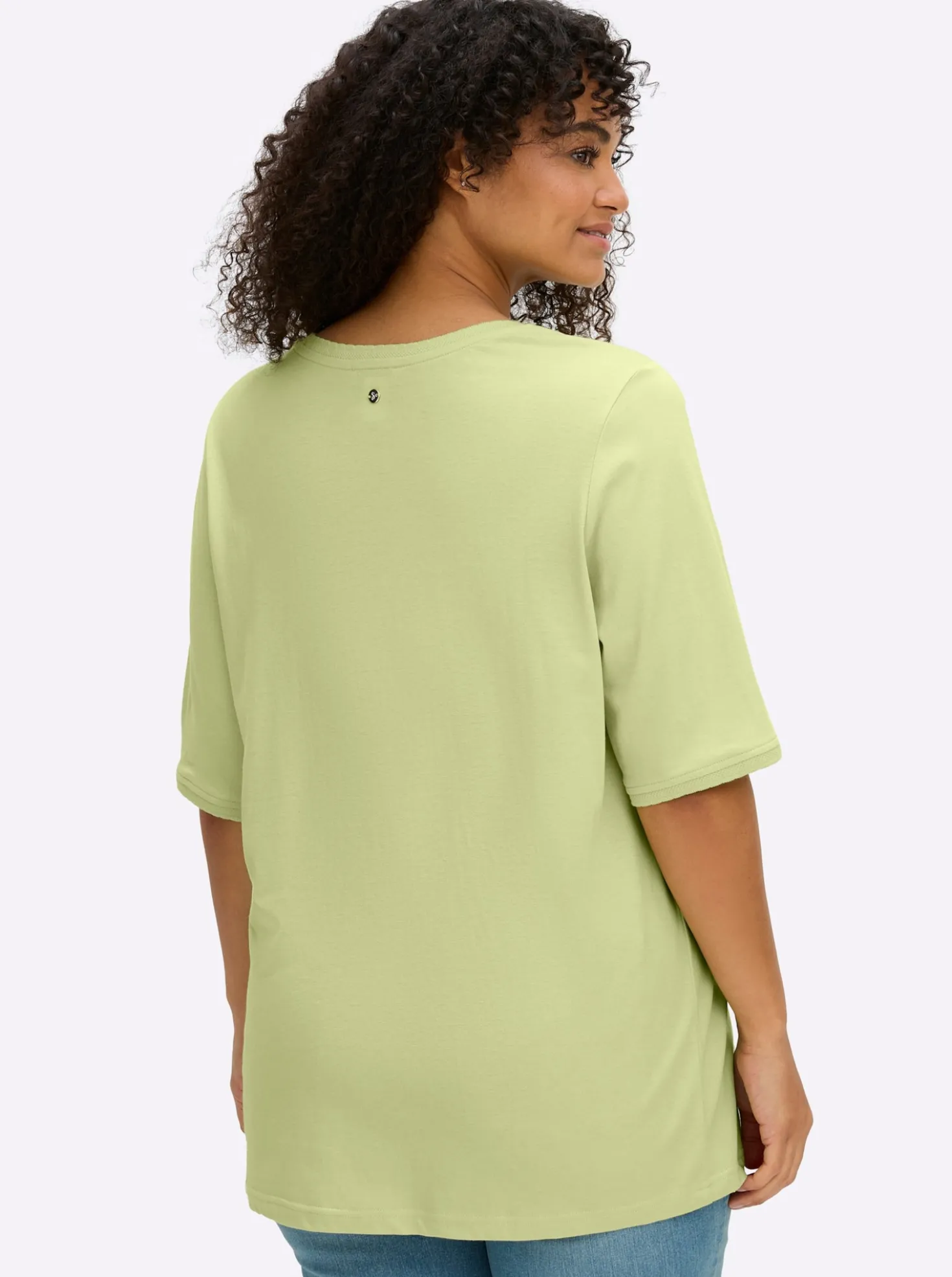V-Shirt mit Ajourband an Ausschnitt und Ärmeln