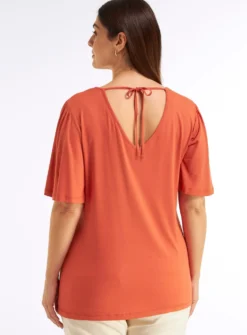 V-Shirt mit Flügelärmeln und Bindeband im Nacken