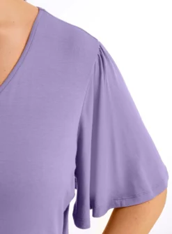 V-Shirt mit Flügelärmeln und Bindeband im Nacken
