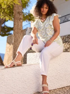 V-Shirt mit Flügelärmeln und Blumenprint