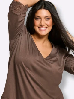 V-Shirt mit Lochstickerei-Volants