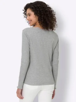 V-Shirt mit Spitze am Ausschnitt