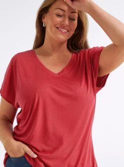 V-Shirt mit Strass-Detail