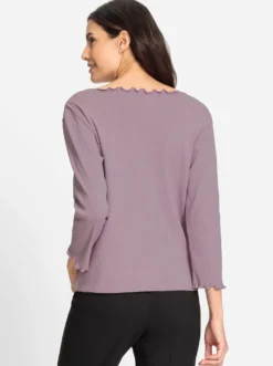 V-Shirt mit Wellensaum an Ausschnitt und Ärmel