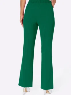 Webhose mit weiten Beinen