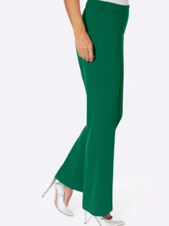 Webhose mit weiten Beinen