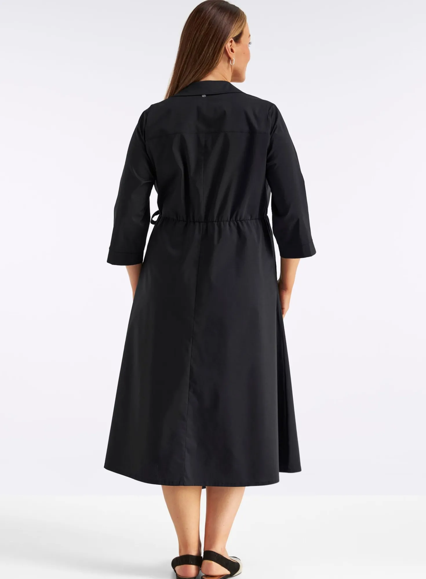 Wickelkleid mit asymmetrischem Saum