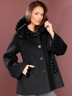 Wolljacke mit Pelzimitat-Besatz